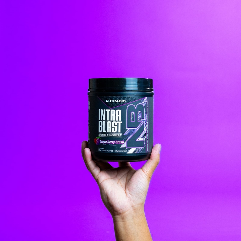 NutraBio, Intra Blast, усовершенствованная добавка во время тренировки, со вкусом винограда, 716 г (1,57 фунта)