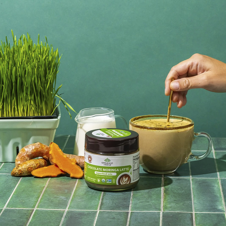 Organic India, латте с шоколадом и морингой, смесь суперфудов, 100 г (3,52 унции)