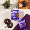 Quest Nutrition, Bake Shop Пончики, в шоколадной глазури, 4 пончика по 67 г (2,36 унции)