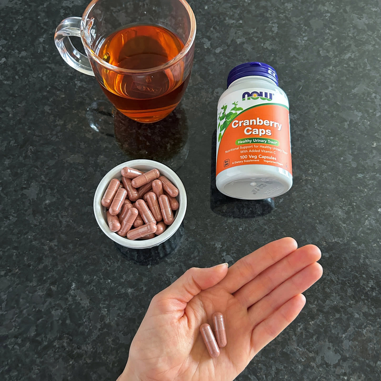 NOW Foods, клюква в капсулах, 100 растительных капсул