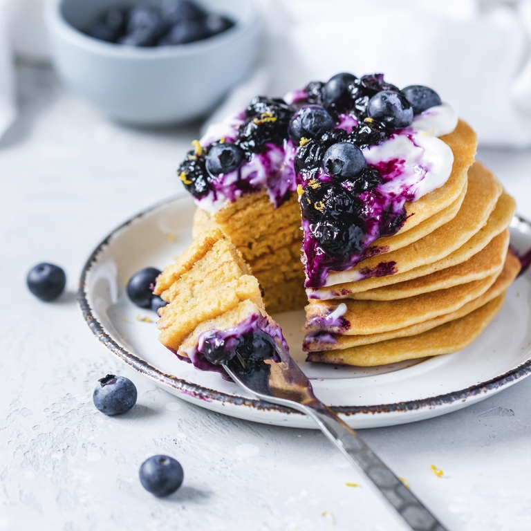 Simple Mills, смесь с миндальной мукой для приготовления панкейков и вафель, оригинальная, 303 г (10,7 унции)